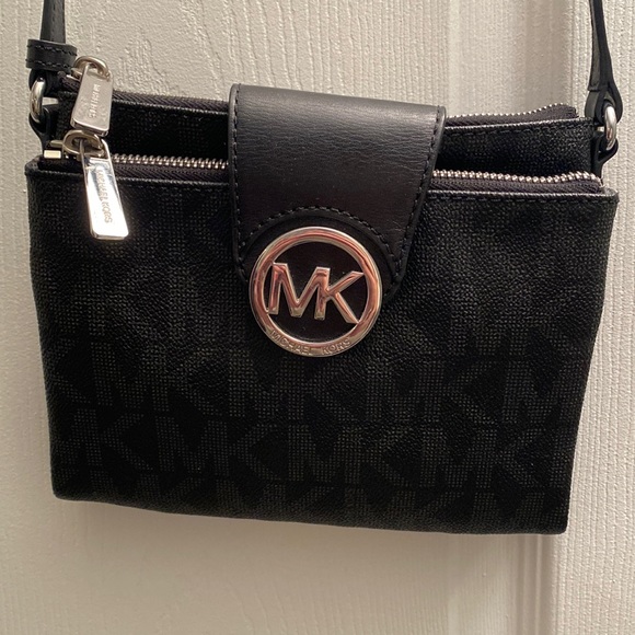 MICHAEL Michael Kors Handbags - ⭐️ Michael Kors Leather Cross Body Bag Black Silver-tone “MK” Expands adj strap